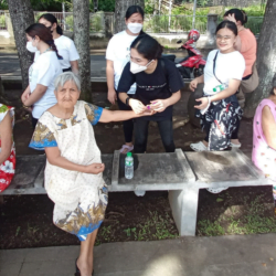 Ang Mga Lola Mula Sa Nazareth Bahay Pag-ibig ay Namasyal Sa Tabing Lawa ng San Pablo